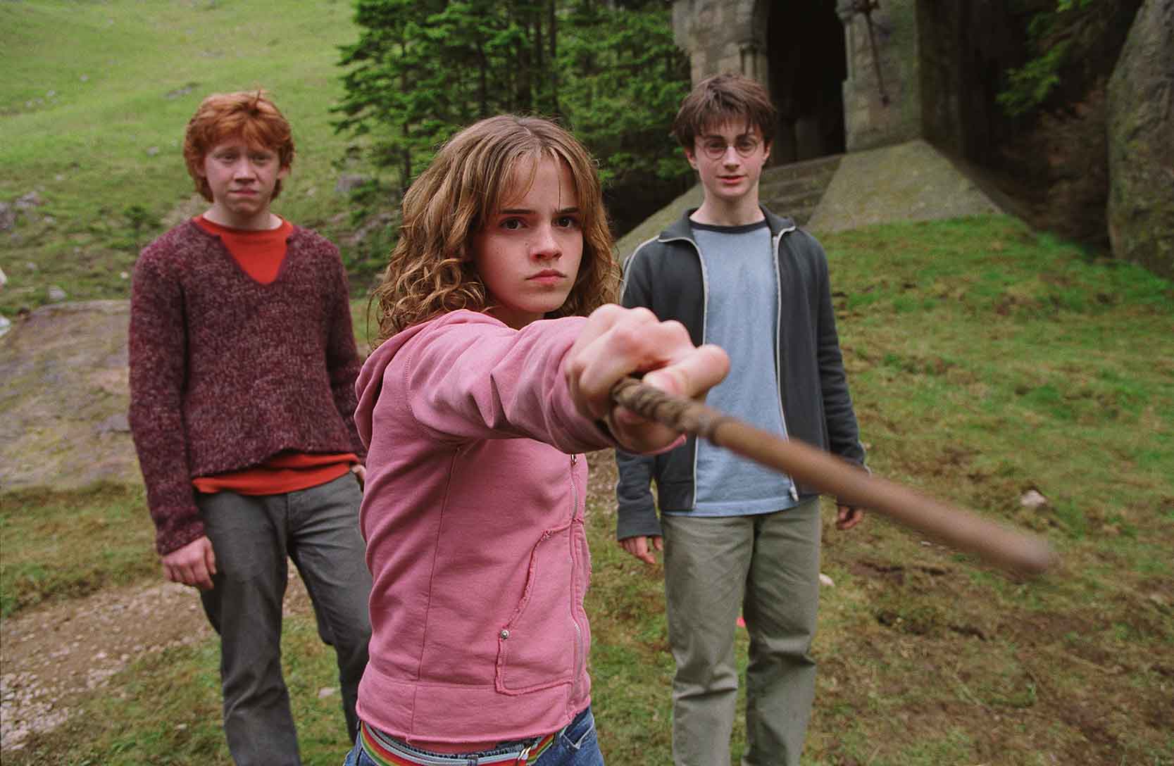 hp-f3-harry-ron-hermione-confront-draco-grounds-app-landscape